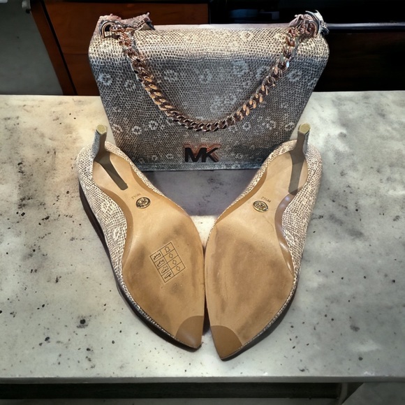 New MICHAEL KORS Oyster Mott Cross Body purse with matching shoes size 7 1/2 - Picture 5 of 17